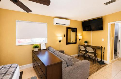 Lauderdale Lakes House | Private Guest Suite with Separate Entrance & Kitchen