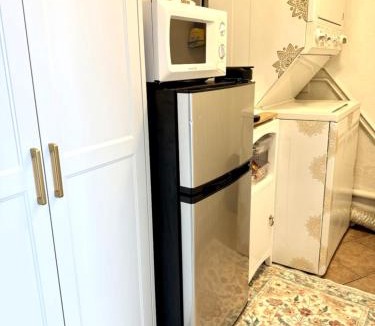 Hollywood House | Private Guest Suite Near Hard Rock, Airport & Cruise Port