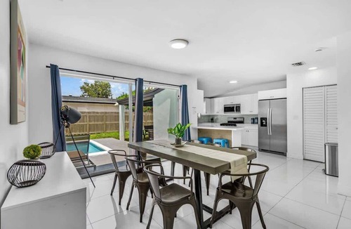 Driftwood House | Private Heated Pool Home Arcade Games & Firepit