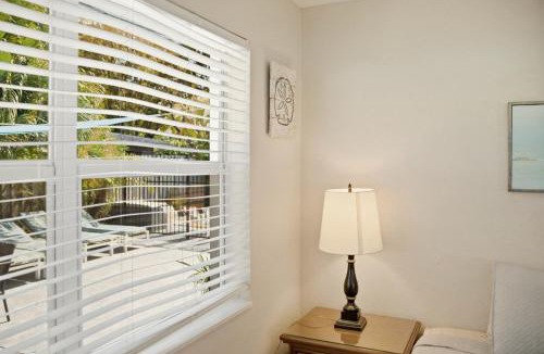 Central Oakland Park Apartment | Private Home, KING Room- Pool & Patios - Near Beaches & Dining