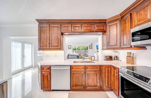 Lighthouse Point House | Private Home! Large Open Backyard+Close 2 Beach!