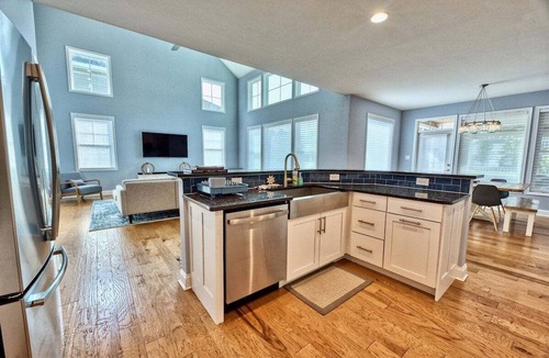 Lewes House | *Private Hot Tub* 4BR Luxury Beach Home *37096*