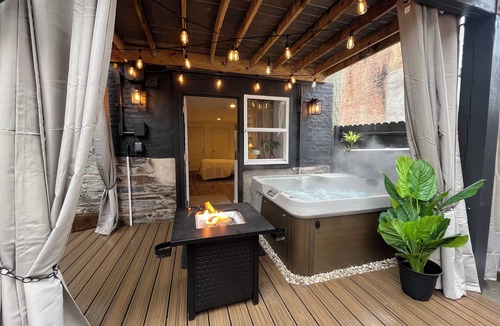 Downtown Albany Apartment | Private Hot Tub, BBQ & Fire Table. Downtown Albany! Walk to Capitol & MVP Arena