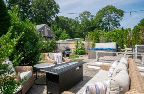 Yarmouth Port House | Private Hot Tub Near Dennis Pond