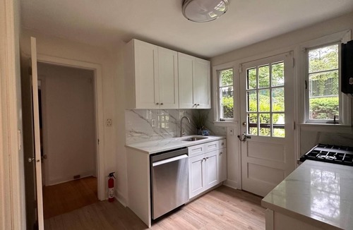 Englewood Apartment | Private House 3Bd 1Bath with BACKYARD 15 min from MetLife Stadium! WORLD CUP