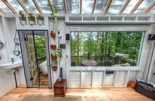 Brantingham House | Private Island 5 Homes 2 Hottub Boat -sleeps 17