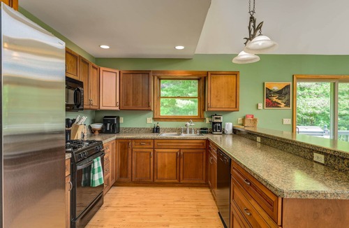 Gloversville House | Private Lake Sleeps 16 Hot Tub Game Room