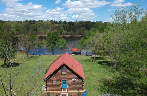 Trevilians House | Private Lake w/Island - ALL 4 Rentals! Tugboat, Cabin, Barn/Silo, & Airstream
