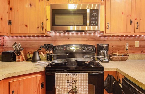 Mineral Cabin | Private Log Cabin with Hot Tub, Fire Pit & Porch