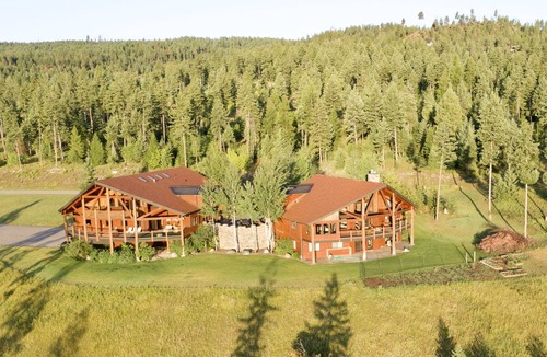Lakeside House | Private Luxury on 8acers with Amazing views and Spacious Accommodations