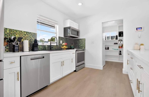 Miami Gardens House | Private Miami Retreat - Pool - BBQ - Sleeps 6