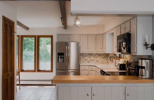 New Paltz House | Private Mountain Retreat with Hot Tub near the Gunks