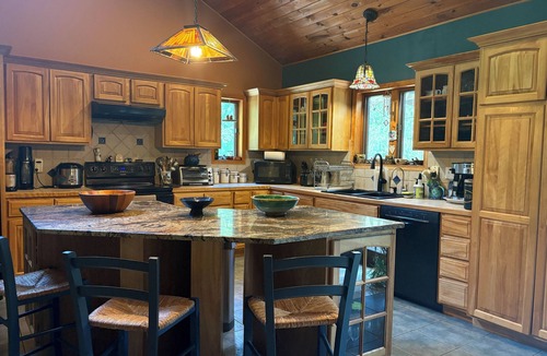 New Paltz House | Private New Paltz contemporary in nature paradise