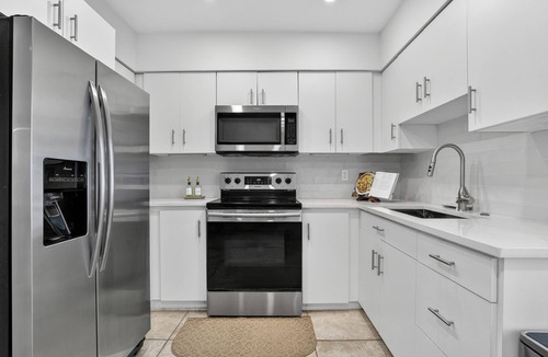 Fort Lauderdale Apartment | Private Oasis with Hot Tub 8 min from the beach
