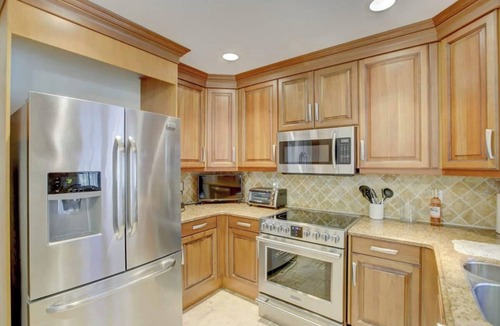 Colee Hammock House | Private Patio ~ Cali King Bed ~ Sleeps 5