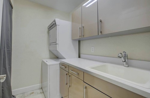 Colee Hammock House | Private Patio ~ Cali King Bed ~ Sleeps 5