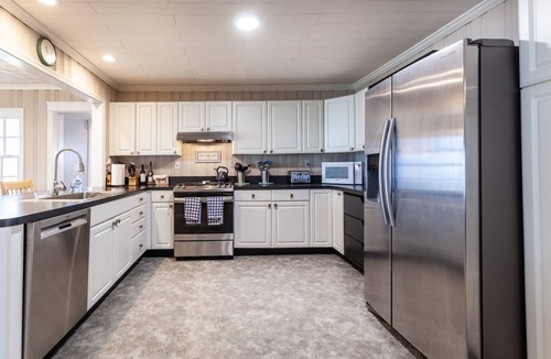 Stevensville House | Private pier at multi-suite waterfront home on the Bay with Hot Tub (Open!)
