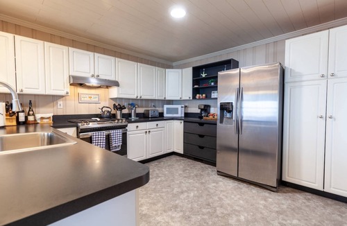 Stevensville House | Private pier at multi-suite waterfront home on the Bay with Hot Tub (Open!)