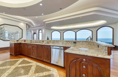 Dameron House | Private Pier, Main+Guest House | Luxe Waterfront Home | Bay Estate by AvantStay