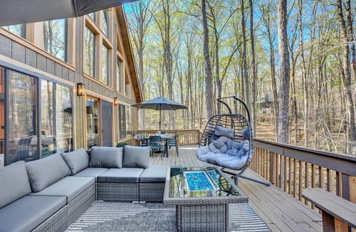 Gouldsboro Ski Chalet | Private Pocono Chalet | Hot Tub, Sauna, Theater, Game Room