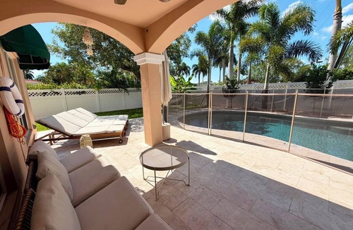 Hollywood Lakes House | Private Pool house 1 mile from beach
