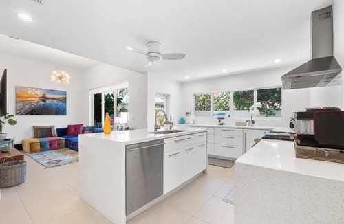 Lauderdale Beach House | Private Pool | Kayaks | Games | Las Olas Fun Modern Beachfront Luxury 30 Seconds to Beach Sea La Vi
