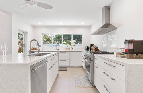 Lauderdale Beach House | Private Pool | Kayaks | Games | Las Olas Fun Modern Beachfront Luxury 30 Seconds to Beach Sea La Vi