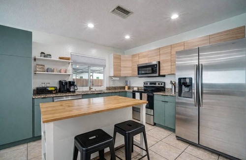Sunrise House | Private Pool Oasis Sleeps 10 Near FLL