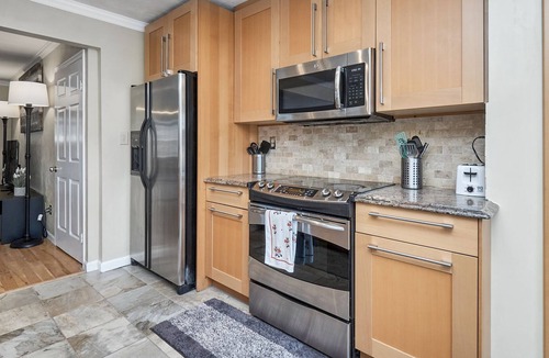 Fentress House | Private pool on golf course minutes from VB town center! Verizon Fios internet!
