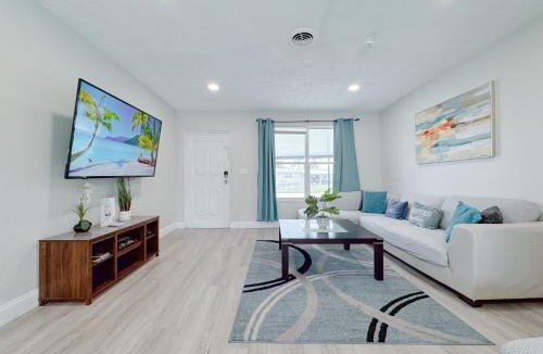 Fort Lauderdale House | Private Pool Villa Tropical Retreat Near Beach