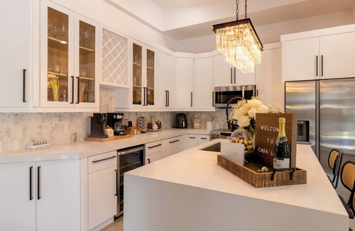 Sunset House | Private Resort Stay - Insta-Worthy Miami Vacation