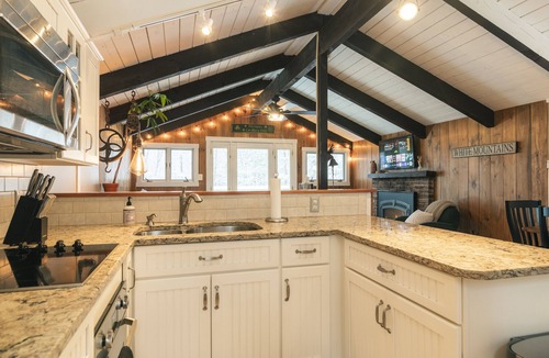 Bartlett Ski Chalet | Private River access and 2 miles to Storyland. Pet Friendly!