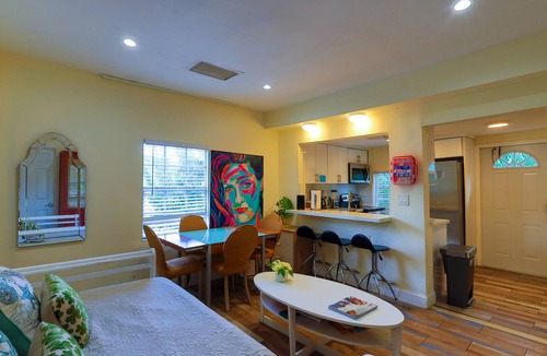 Little Haiti House | Private room at little Haiti with free parking