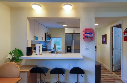 Little Haiti House | Private room at little Haiti with free parking