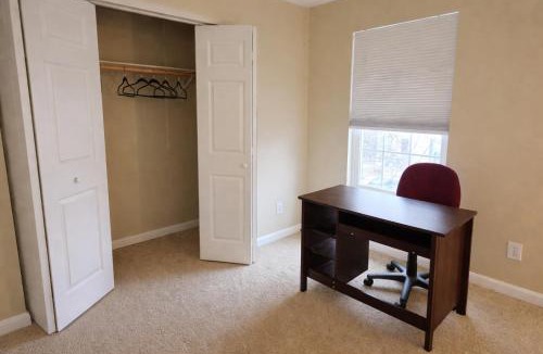 Woodbridge House | Private room with a private full bathroom