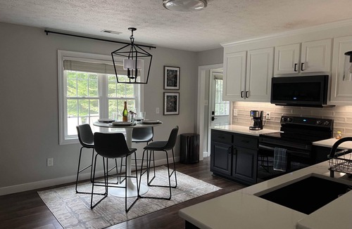 Acquinton House | Private Rural Retreat in Central King William County