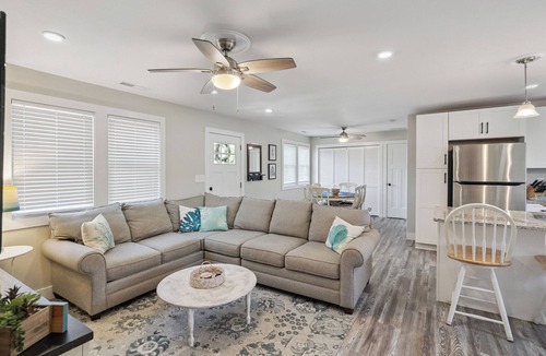Villas House | Private Saltwater Pool + Spacious Yard. King Suite and Linens & Towels Included!