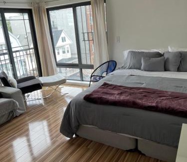 Weehawken House | Private Suite Hudson River View
