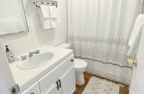 View Park-Windsor Hills House | Private Bungalow & Patio In Windsor Hills by SoFi Stadium, Culver City,Inglewood