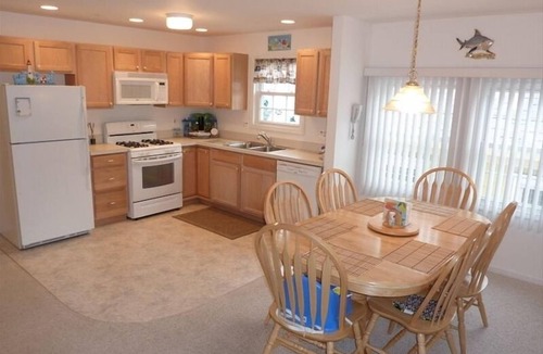 Wildwood Condo | PROMO 10% OFF WEEKLY Condo with TWO (2) MASTER BEDROOMS near the Beach