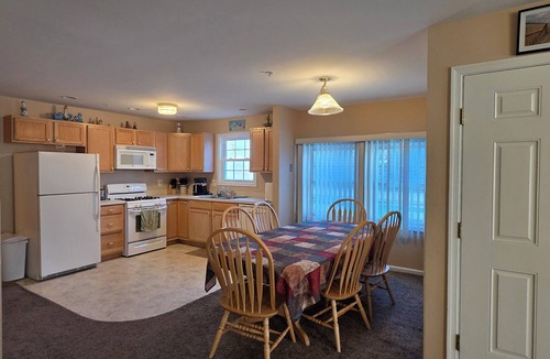 Wildwood Condo | PROMO 10% OFF WEEKLY Condo with TWO (2) MASTER BEDROOMS near the Beach