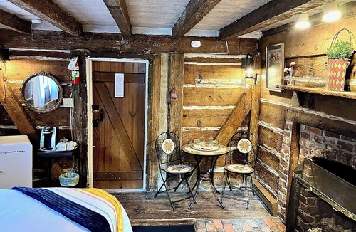 Patrick Henry Bed & Breakfast | Prospect Hill Inn & Restaurant