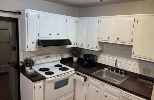 State College House | PSU 2br/2ba Townhome w Parking Near Campus & Stadium