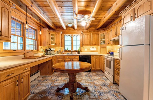 Bethel Cabin | Pucky Pines: 5 mins to Bethel Woods w/Hot Tub!