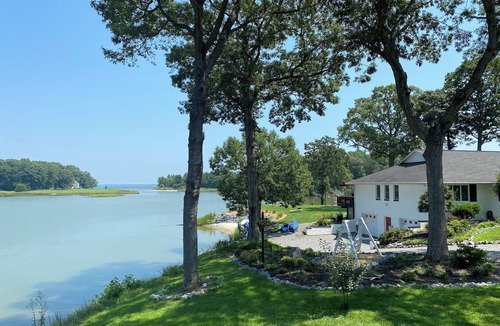 Kinsale House | PVT PENINSULA! Hot tub, beach, spectacular views w/huge kitchen!Sleeps up to 21