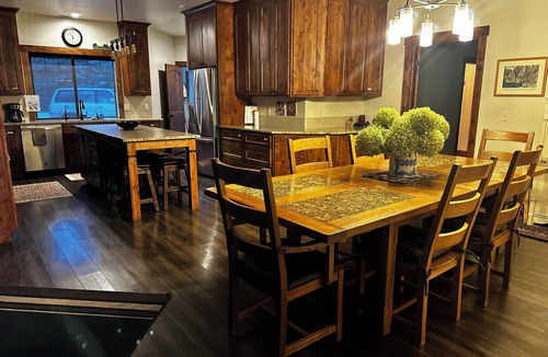 Bonners Ferry House | Quail House: VIEW of Mountains & Valley, Hot Tub, 3 Bed/2 Bath