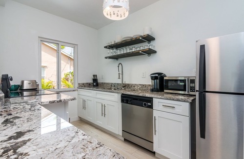Delray Beach Villa | Quaint 1/1 Villa with HEATED Pool-BEST LOCATION- walk to everything!