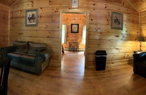Mingo House | Quaint Cabin with Outdoor Grill and Picnic Space in West Virginia