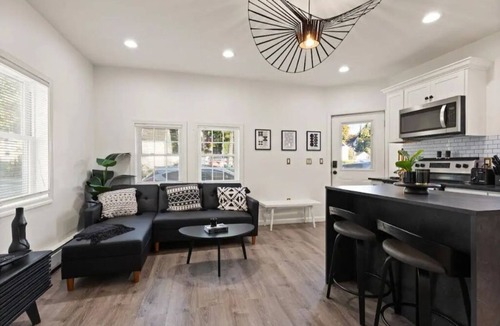 Lynn House | Quaint Home Near Boston & Salem with private yard