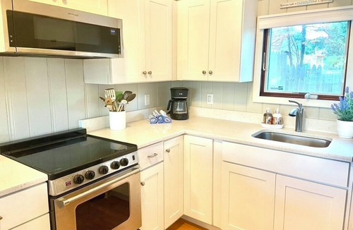 Bass River Cottage | Quaint Tiny Cottage -"Salty Sandpiper Cottage" - 1/2 mile2beach Dog Friendly